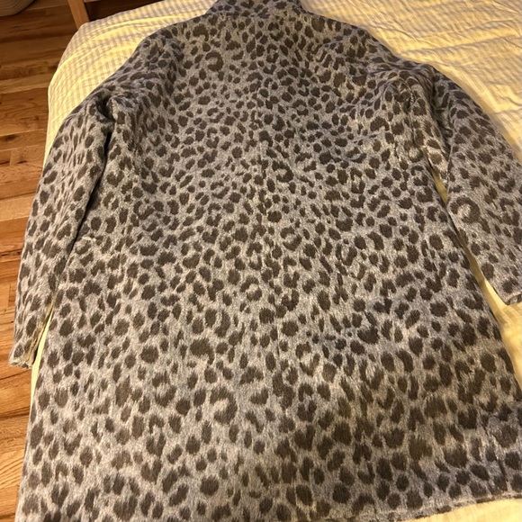Old Navy leopard print jacket size gray/brown size Medium - Picture 8 of 8